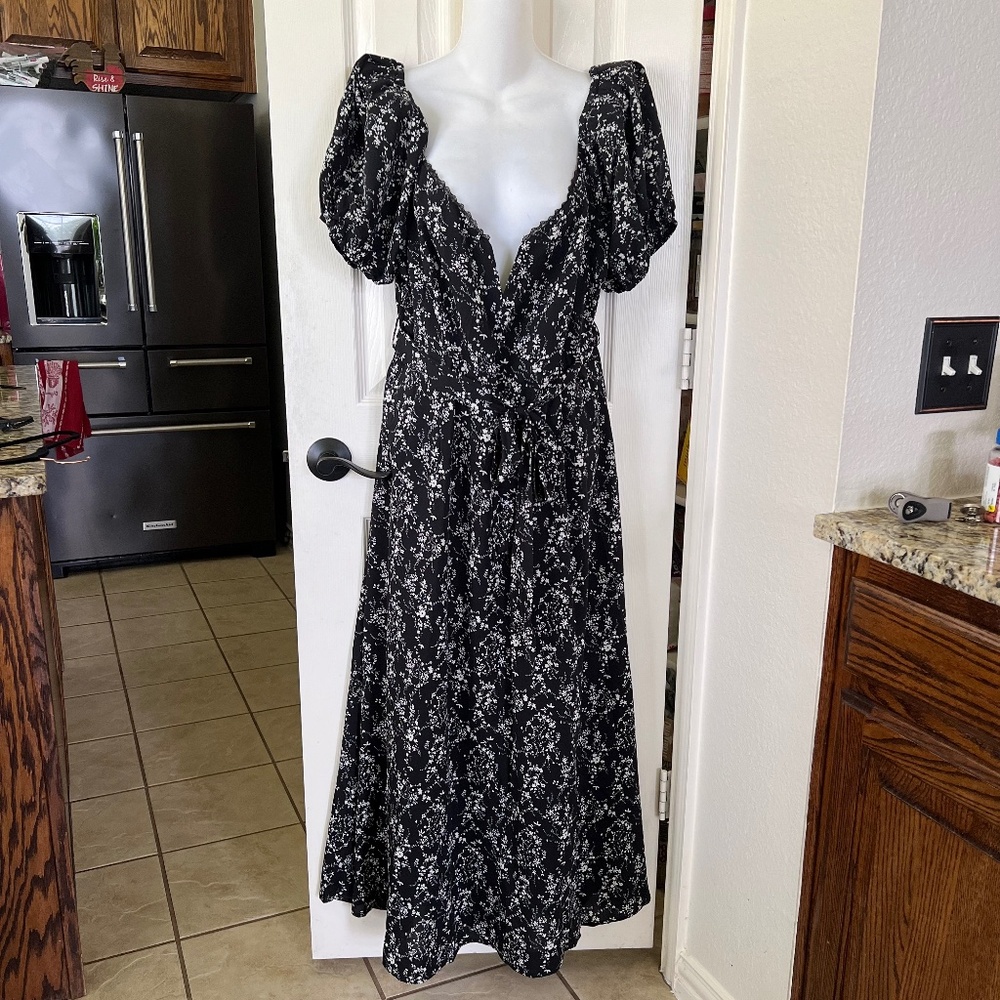 Million Colors Black Sweetheart Neckline Floral Dress